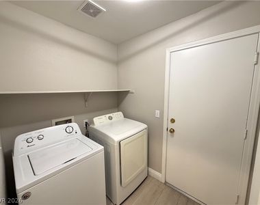 1433 Iron Springs Drive - Photo Thumbnail 8