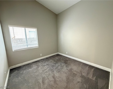 1433 Iron Springs Drive - Photo Thumbnail 6