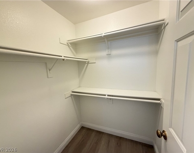 1433 Iron Springs Drive - Photo Thumbnail 5