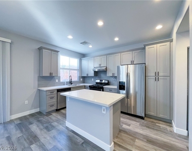 10919 Vista Marbella Avenue - Photo Thumbnail 10