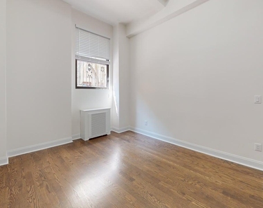 25 West 68th Street  - Photo Thumbnail 3