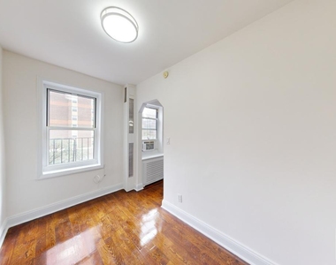 455 Second Avenue Apartment 5a - Photo Thumbnail 2