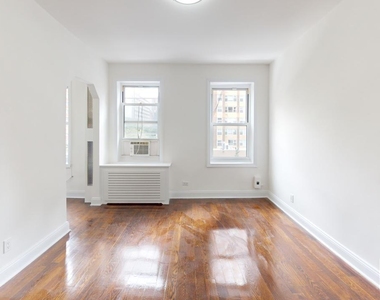 455 Second Avenue Apartment 5a - Photo Thumbnail 3