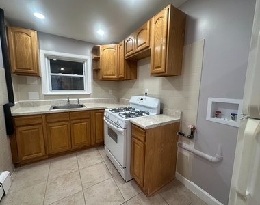 1219 Commonwealth Avenue - Photo Thumbnail 2