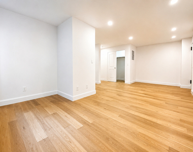 East 48th Street - Photo Thumbnail 3