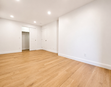 East 48th Street - Photo Thumbnail 7