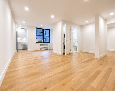 East 48th Street - Photo Thumbnail 1