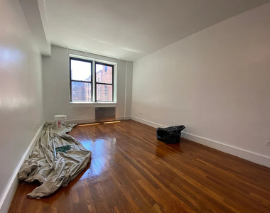 272 Clarkson Ave - Photo Thumbnail 4