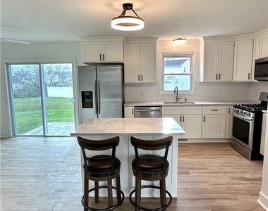 8662 Bayview Drive - Photo Thumbnail 6