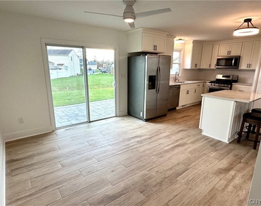 8662 Bayview Drive - Photo Thumbnail 11