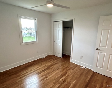 8662 Bayview Drive - Photo Thumbnail 16