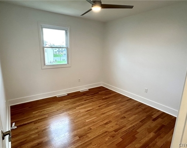 8662 Bayview Drive - Photo Thumbnail 17