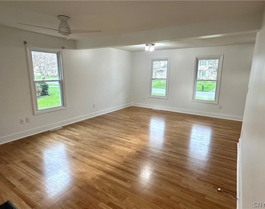 8662 Bayview Drive - Photo Thumbnail 5