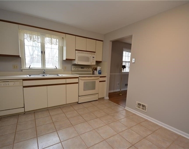 28 Candlewood Drive - Photo Thumbnail 5