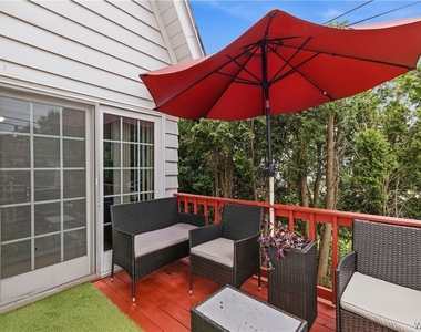 136 Mapleview Road - Photo Thumbnail 4