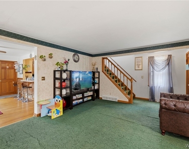 136 Mapleview Road - Photo Thumbnail 8