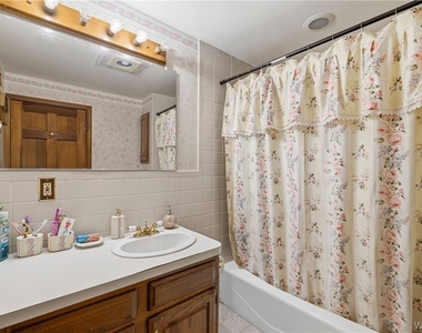 136 Mapleview Road - Photo Thumbnail 17
