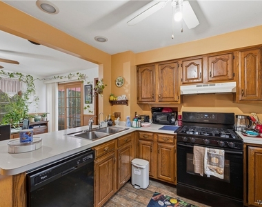 136 Mapleview Road - Photo Thumbnail 13