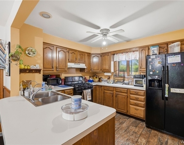 136 Mapleview Road - Photo Thumbnail 12