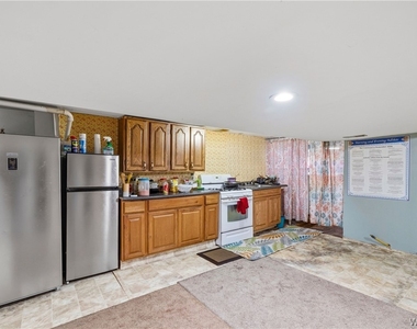 136 Mapleview Road - Photo Thumbnail 16