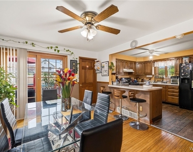 136 Mapleview Road - Photo Thumbnail 10