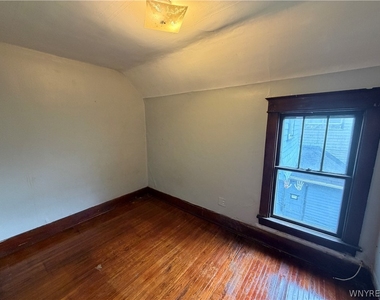 49 15th Street - Photo Thumbnail 7
