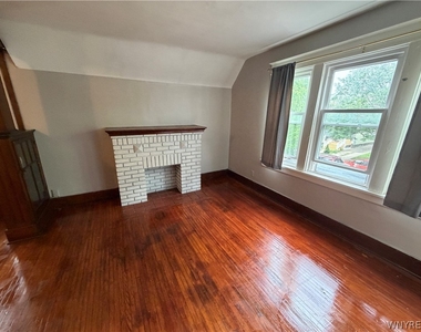49 15th Street - Photo Thumbnail 2