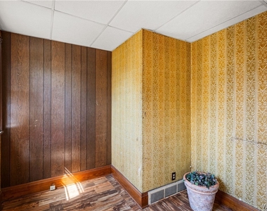 213 Keystone Street - Photo Thumbnail 5