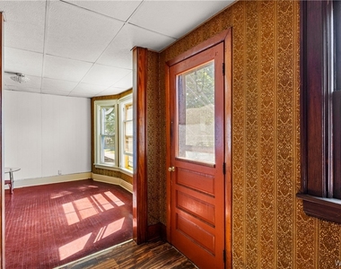 213 Keystone Street - Photo Thumbnail 6