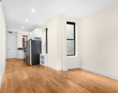 West 45th Street - Photo Thumbnail 2