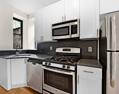 West 45th Street - Photo Thumbnail 1