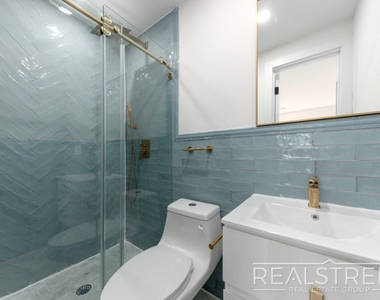 15 Hampton Pl - Photo Thumbnail 6
