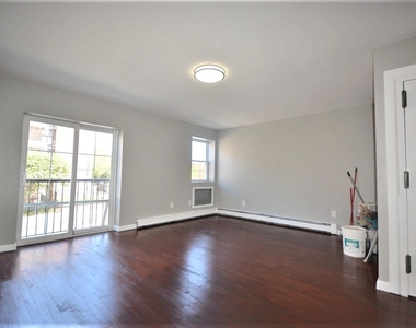 92 Troy Avenue - Photo Thumbnail 1