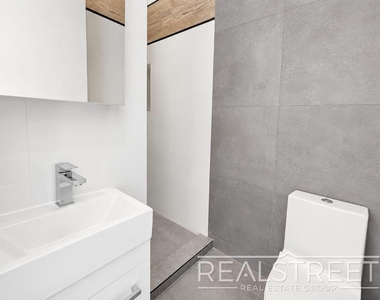 729 Rogers Avenue - Photo Thumbnail 4
