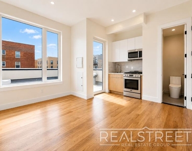 729 Rogers Avenue - Photo Thumbnail 2