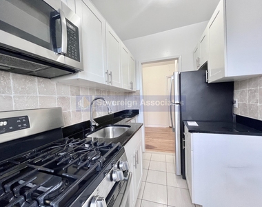 20 Magaw Place - Photo Thumbnail 4
