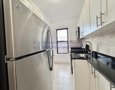 20 Magaw Place - Photo Thumbnail 3