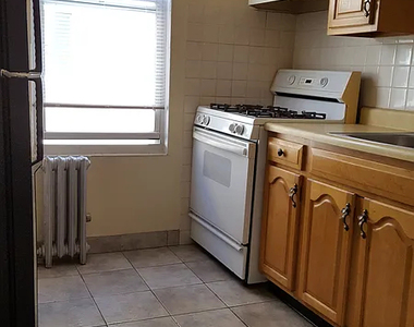 Astoria 47th street - Photo Thumbnail 1