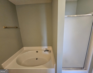 103 Jana Court - Photo Thumbnail 9