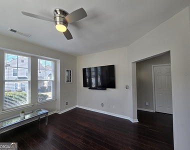 4761 Highpoint Way - Photo Thumbnail 6