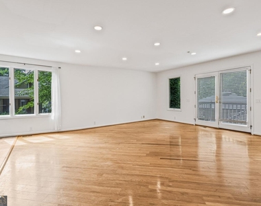 1016 Muirfield Drive - Photo Thumbnail 12