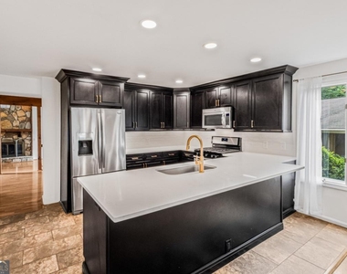 1016 Muirfield Drive - Photo Thumbnail 3