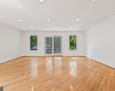 1016 Muirfield Drive - Photo Thumbnail 13
