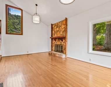 1016 Muirfield Drive - Photo Thumbnail 6