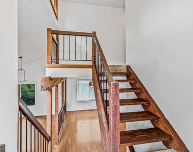 1016 Muirfield Drive - Photo Thumbnail 2