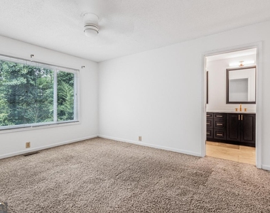 1016 Muirfield Drive - Photo Thumbnail 18