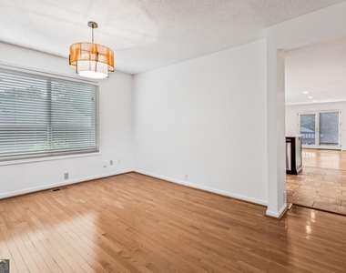 1016 Muirfield Drive - Photo Thumbnail 10