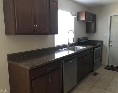 131 Pineview Drive - Photo Thumbnail 2