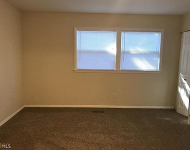 131 Pineview Drive - Photo Thumbnail 11