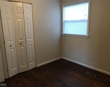 131 Pineview Drive - Photo Thumbnail 9
